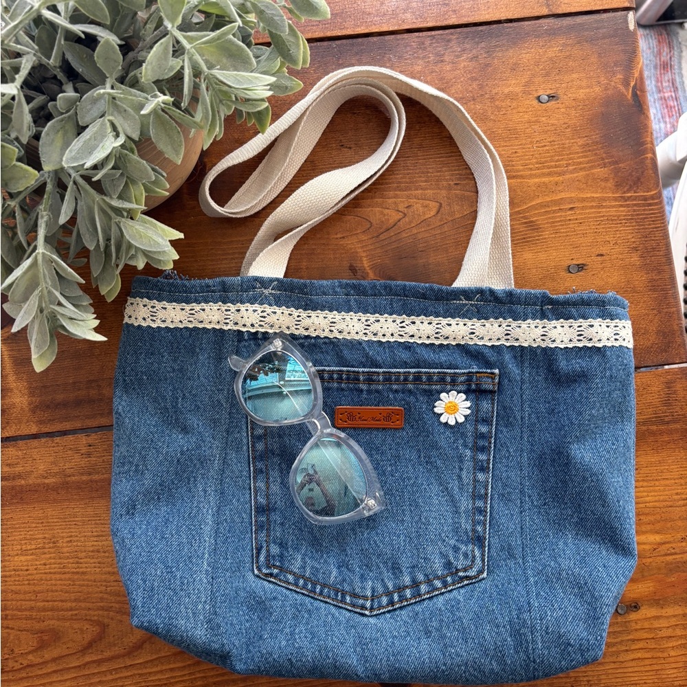Chic Denim Tote with Lace and Daisy Accent - Picture 2 of 10